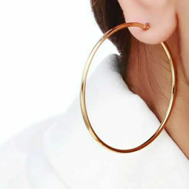 Circular geometric earrings